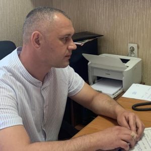 Заступник керівника апарату Іллінецького суду купує авто за підозріло низькими цінами