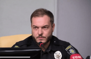 Поліцейський Яків Мельник через тещу «кришує» конверти та шахрайські фірми: квартири, крипта й готівка в банківських скриньках