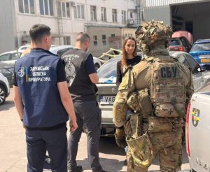 Схеми на гуманітарці: СБУ та поліція провели обшуки в харківської блогерки Анни Крівуц