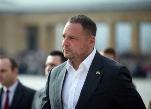 Справа на пів мільярда: екскерівника ОПУ Єрмака підозрюють у легалізації грошей на елітному будівництві
