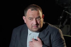 За крок до СІЗО попри «іспанський вояж»: НАБУ арештувало народного обранця Сергія Кузьміних, який роками зривав судові процеси