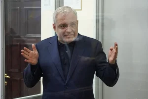 «Професор» на волі без браслета: ВАКС поступово розвіює обмеження для ексміністра енергетики Галущенка у справі «Мідас»
