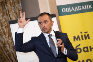 Відмивання в тіні та «злиті» справи: чому антикорупційні органи роками тримають у шухлядах мільйонні схеми навколо Sense Bank і «Карпатнафтохіму»